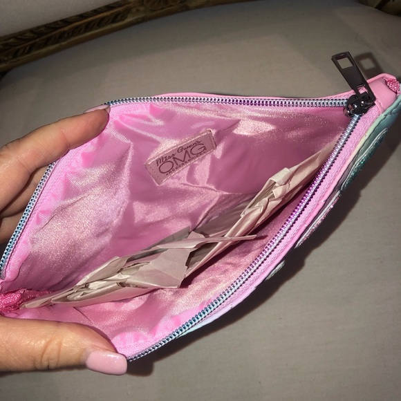 ✨NWT✨ Miss Gwen’s OMG Accessories Rainbow Pink Cosmetic STUFF Clutch Wristlet - Picture 7 of 7